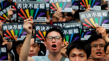 <a name="taiwan"></a>May 17, 2019 - Taiwan Becomes First in Asia to Legalize Gay Marriage