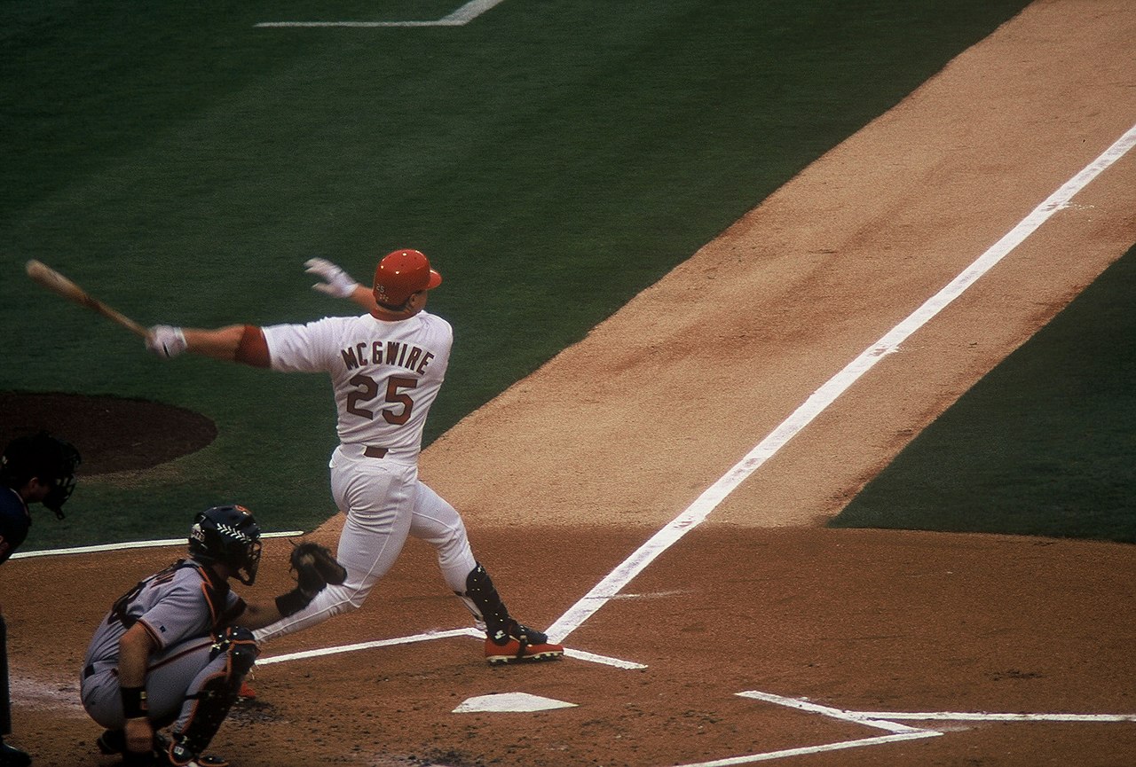 Mark_McGwire_follow-thru_vs_Giants-55